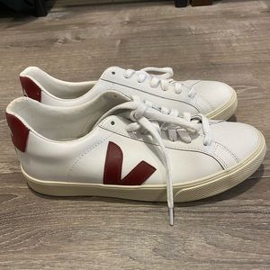 Women’s Veja sneakers size 7 (EU 38) used only once!